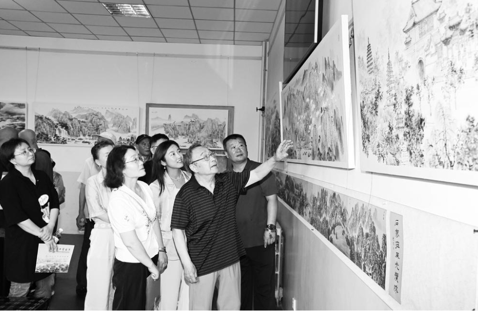 呈现燕赵山河与古城风韵  魏凤杰中国画作品展在正定展出