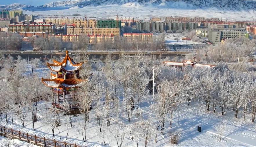 新疆富蕴：雪凇冰挂似仙境