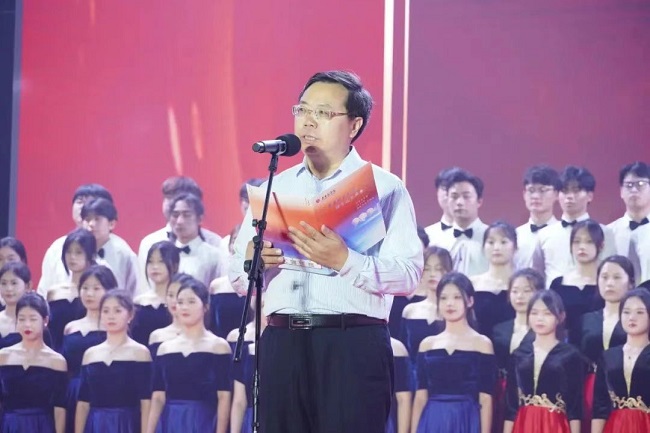 青春献礼祖国携手筑梦华章——石家庄学院举办2024年迎新生文艺晚会(图3)